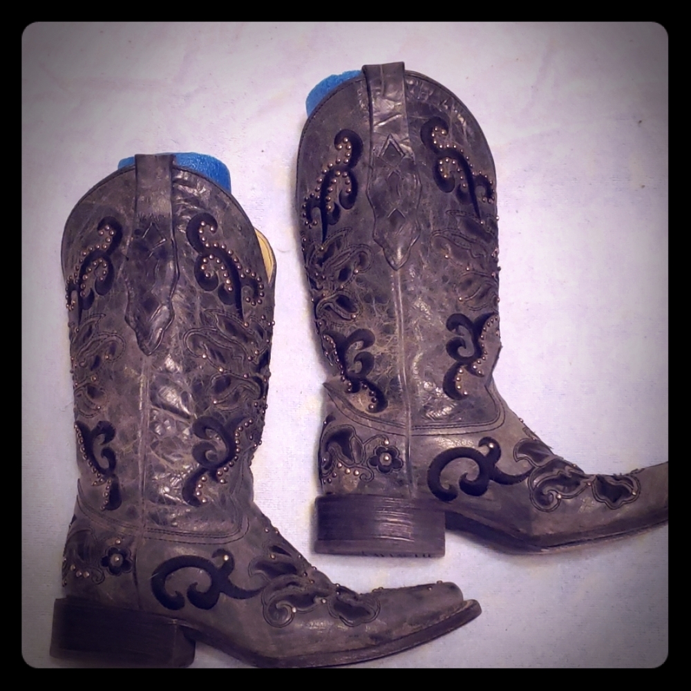Corral boots